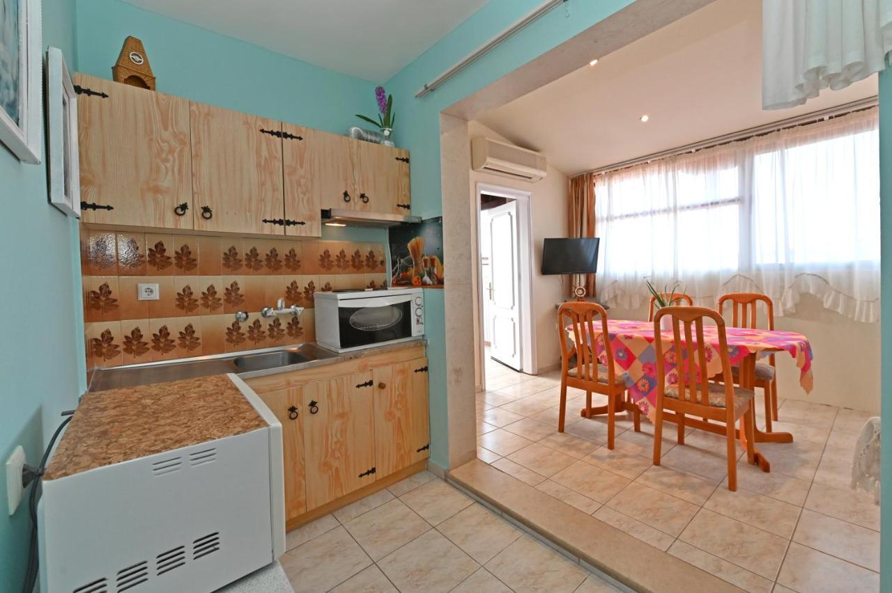 Dionisos Palms Apartments Paralia Dionysiou Exterior photo
