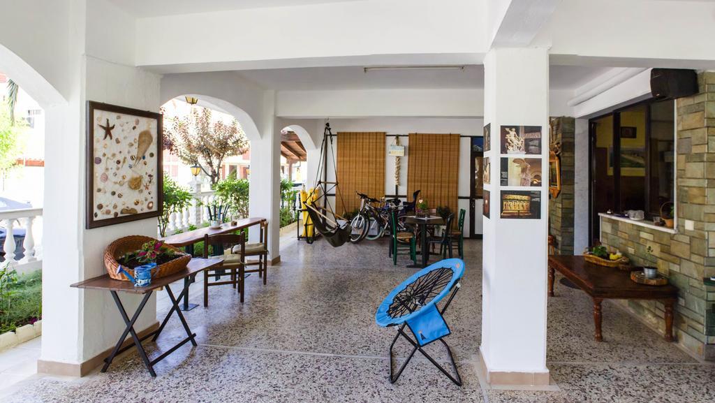 Dionisos Palms Apartments Paralia Dionysiou Exterior photo