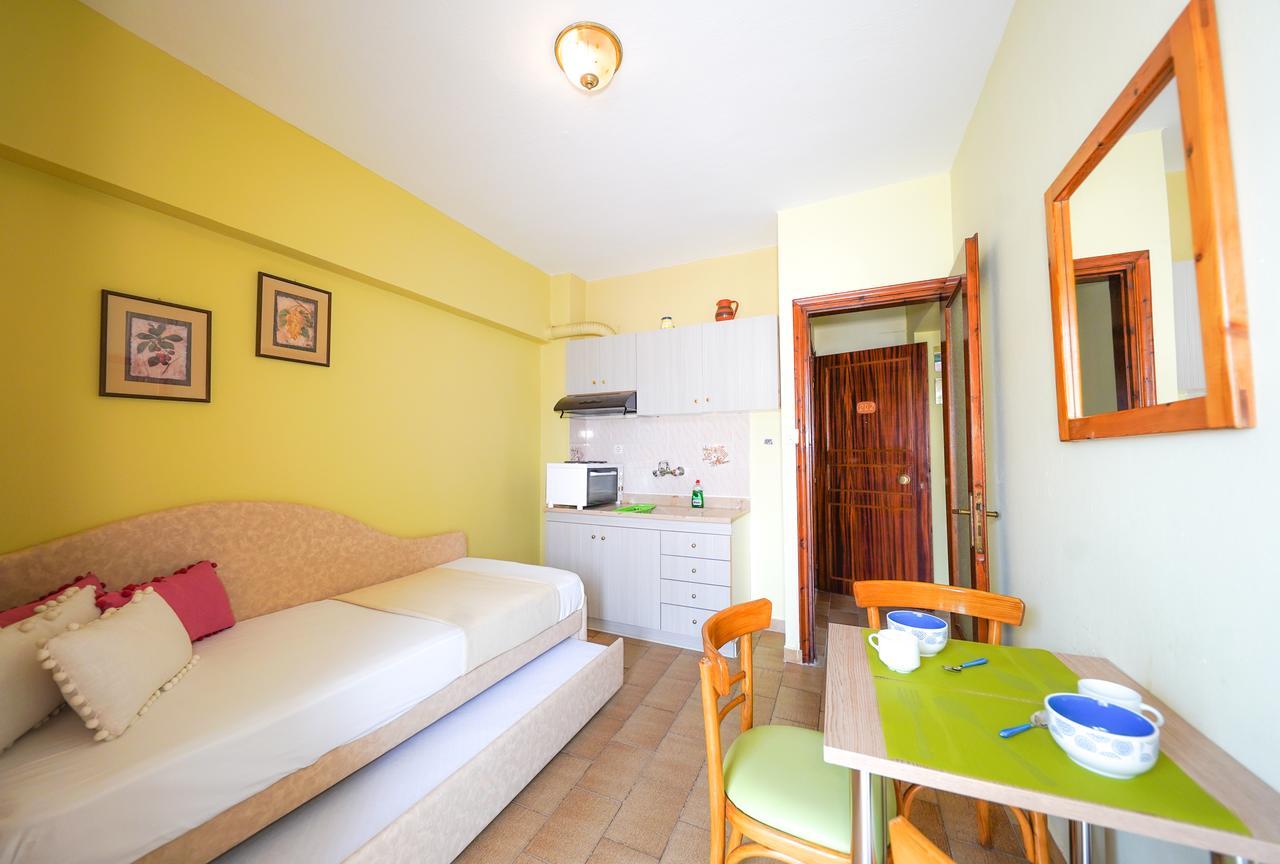 Dionisos Palms Apartments Paralia Dionysiou Exterior photo